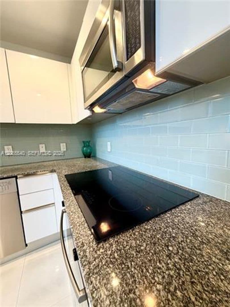 Miami Condo: 1050 Brickell Ave cu-206