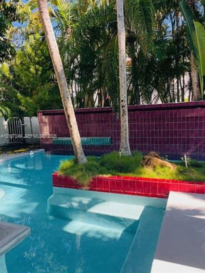 Key Biscayne House: 241 Harbor Dr # 241