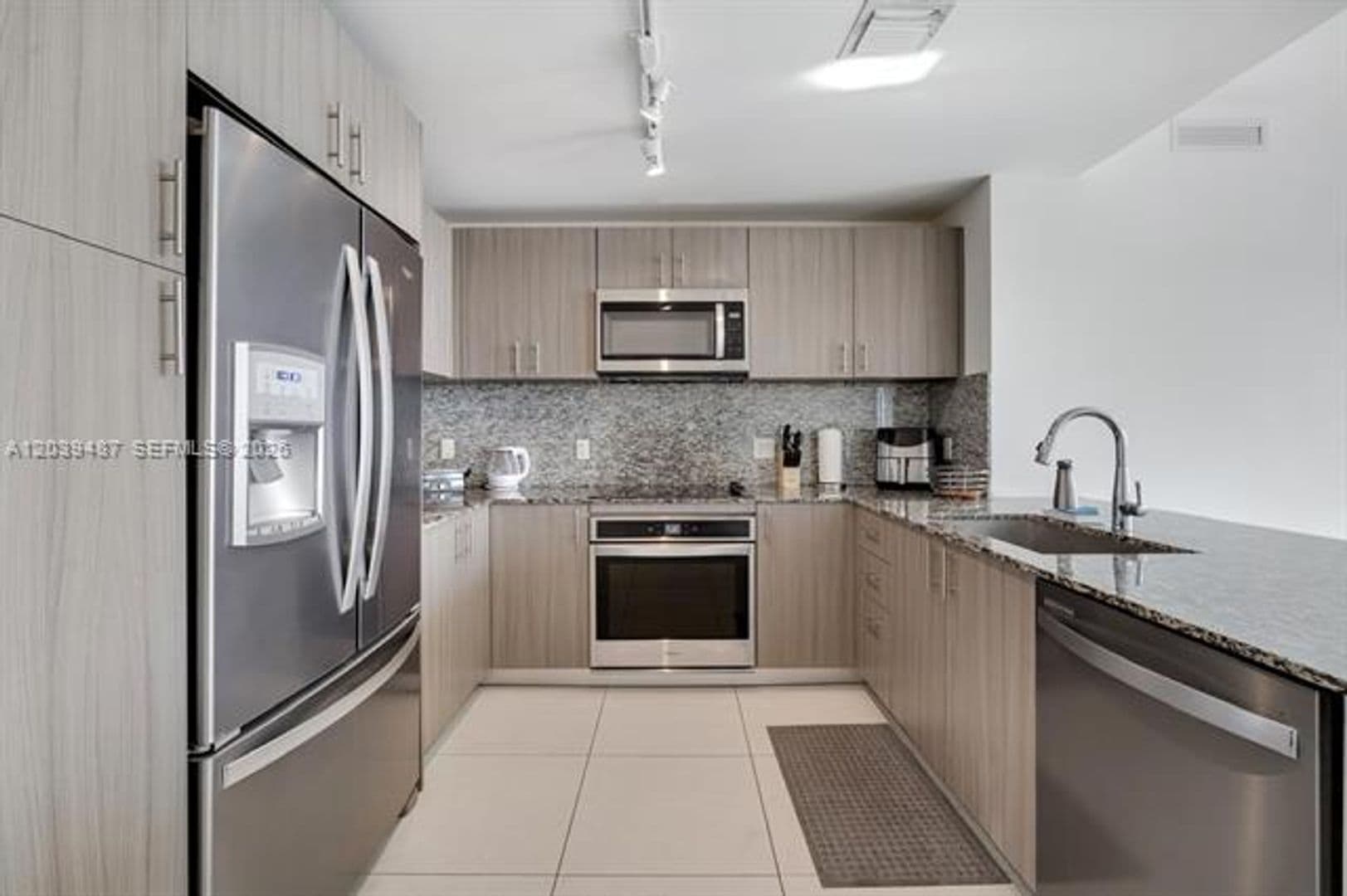 Doral Condo: 5350 NW 84th Ave cu-909