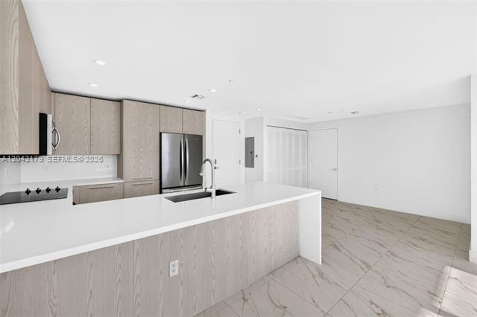 Sunrise Condo: 2000 Metropica Way cu-616