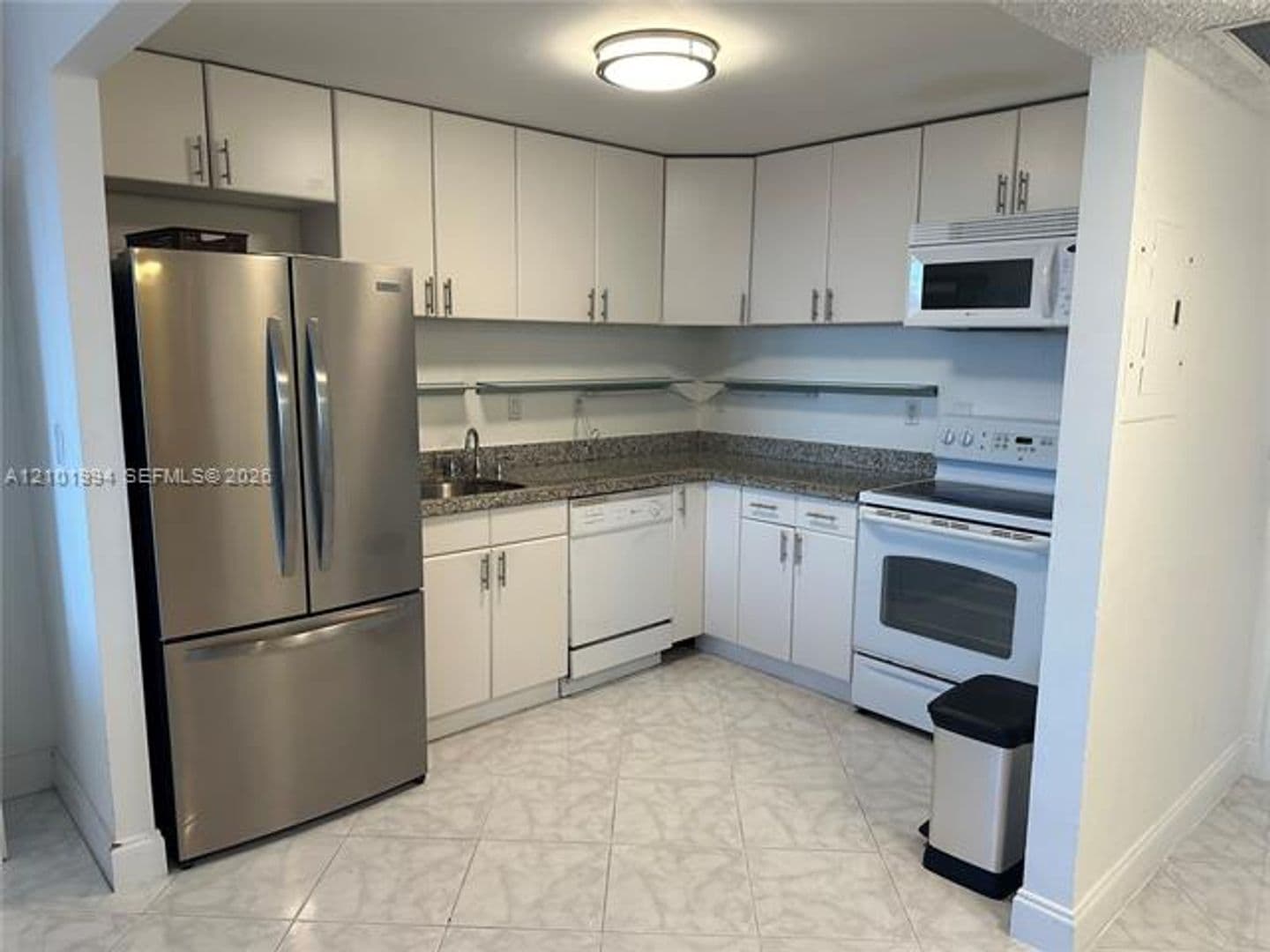 Miami Beach Condo: 2301 Collins Av cu-737