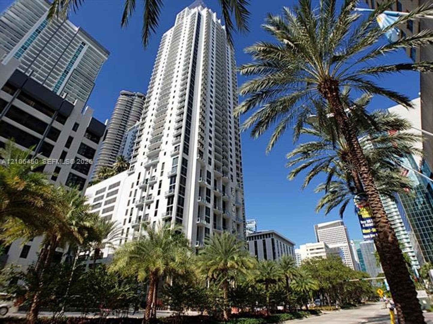Miami Condo: 1050 Brickell Ave cu-1002