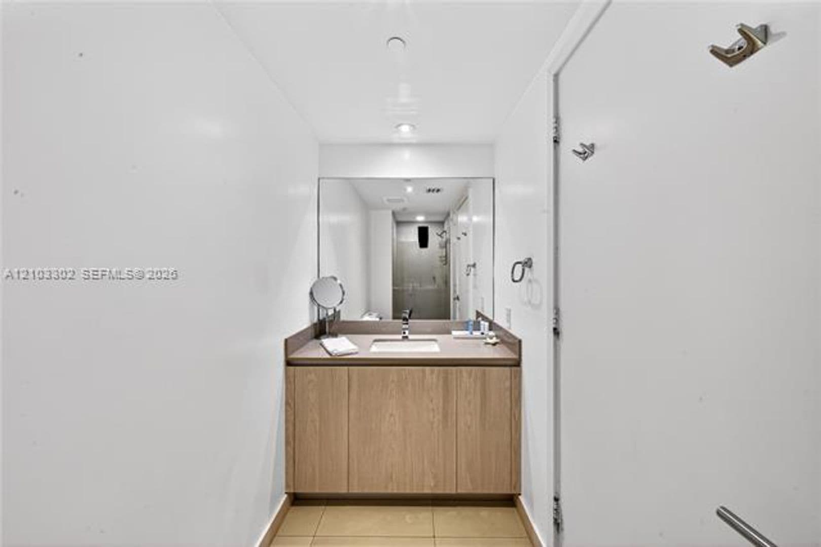 Hollywood Condo: 4111 S Ocean Dr cu-3703