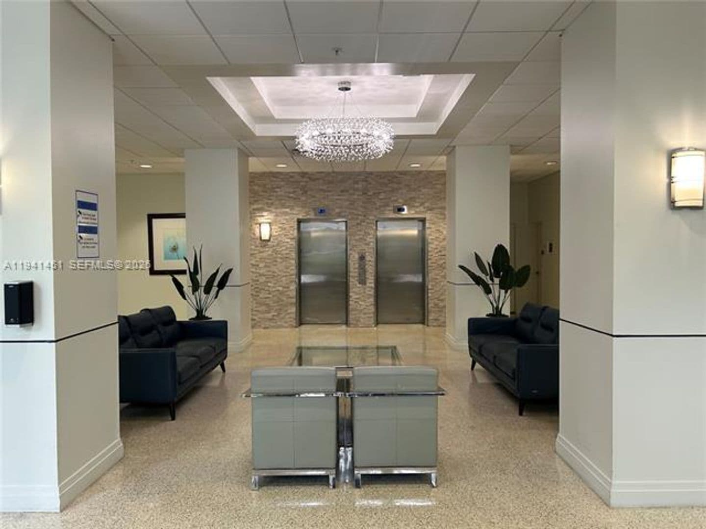 Hollywood Condo: 4001 S Ocean Dr cu-PH11