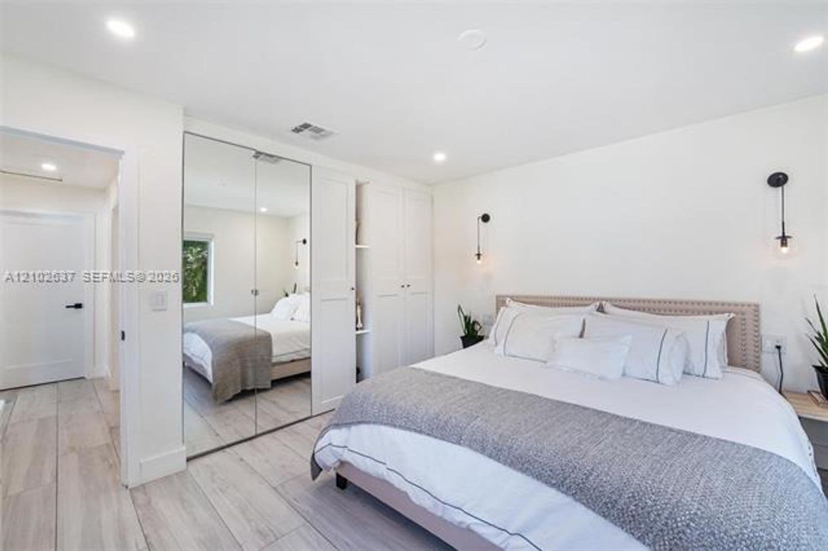 Miami House: 945 NE 82nd St # 945