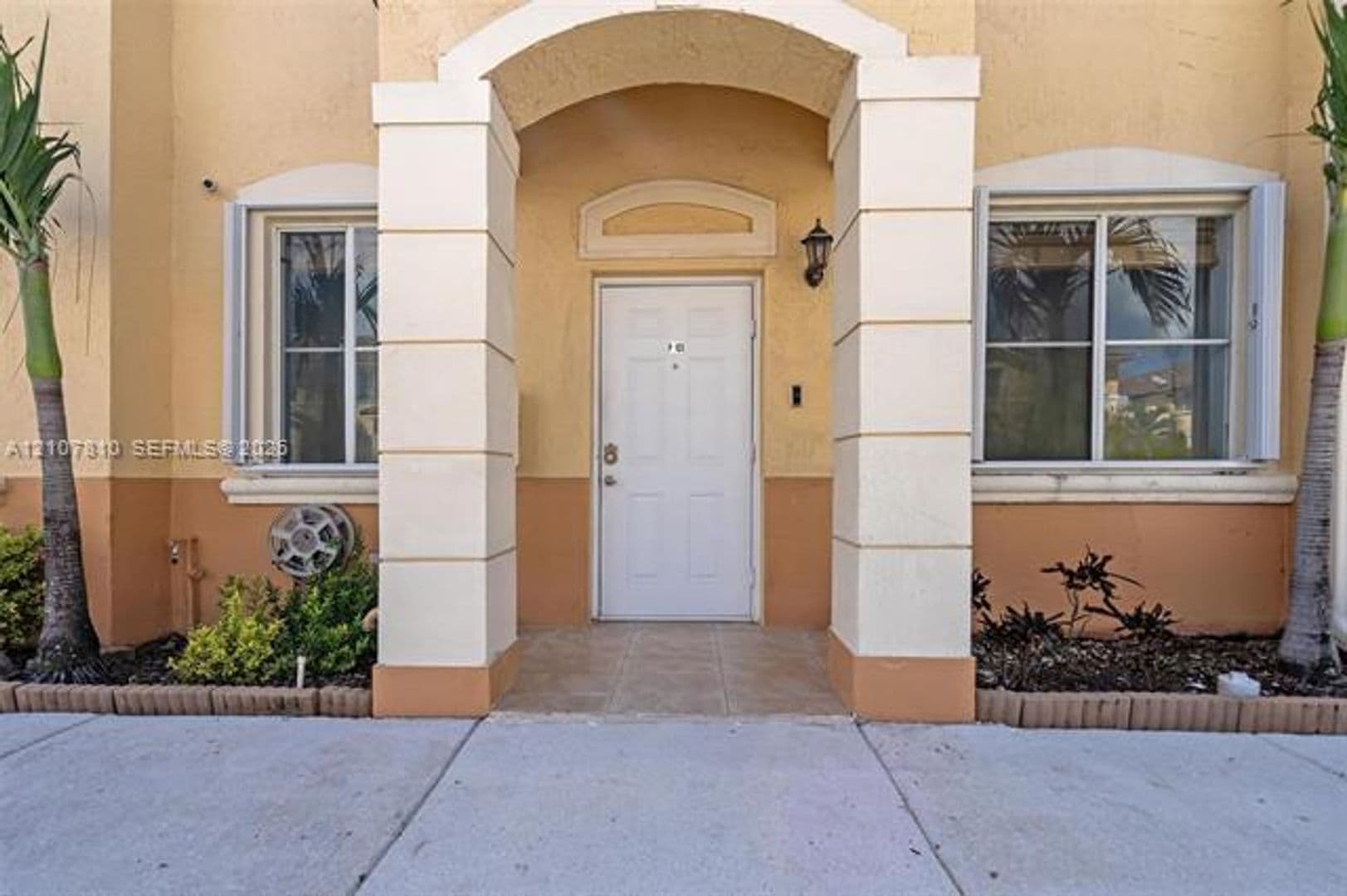 Hialeah Condo: 6940 NW 177th St cu-P105