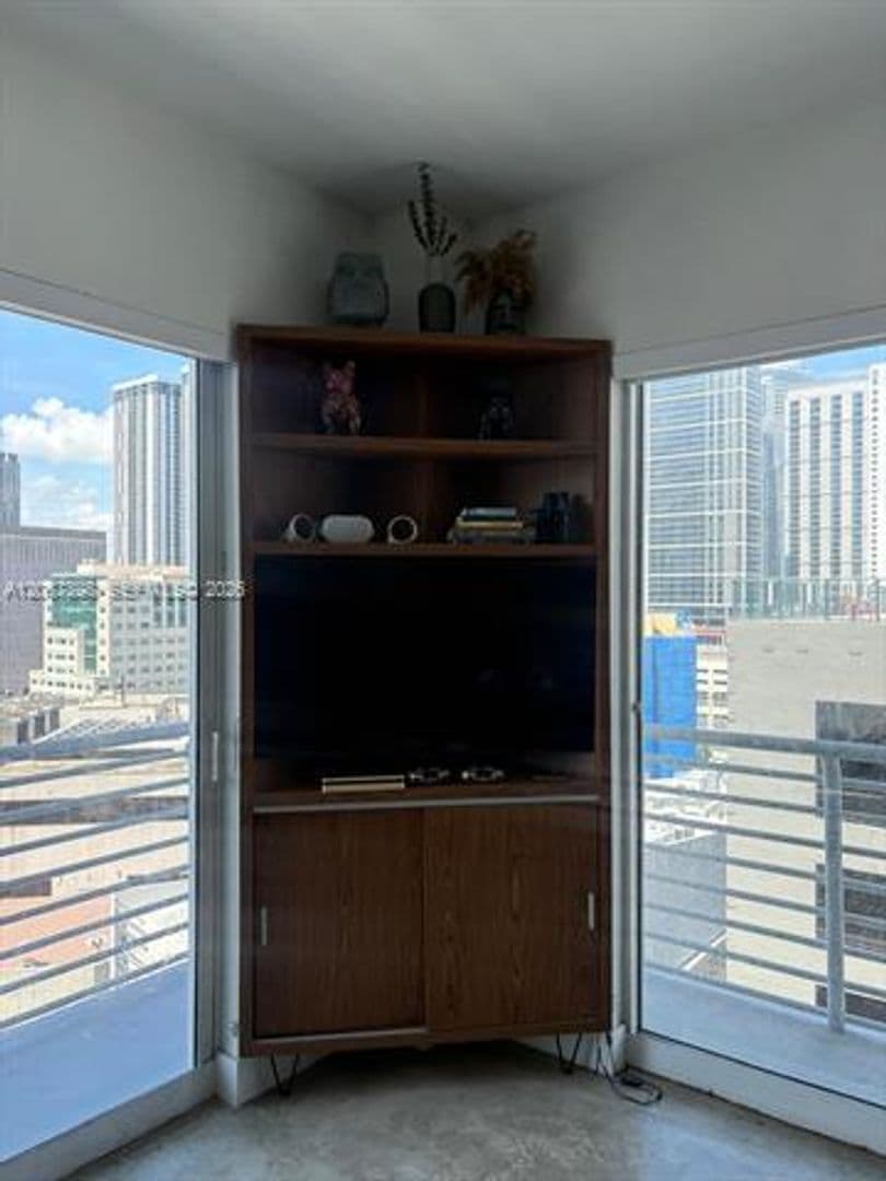 Miami Condo: 234 NE 3rd St cu-1701