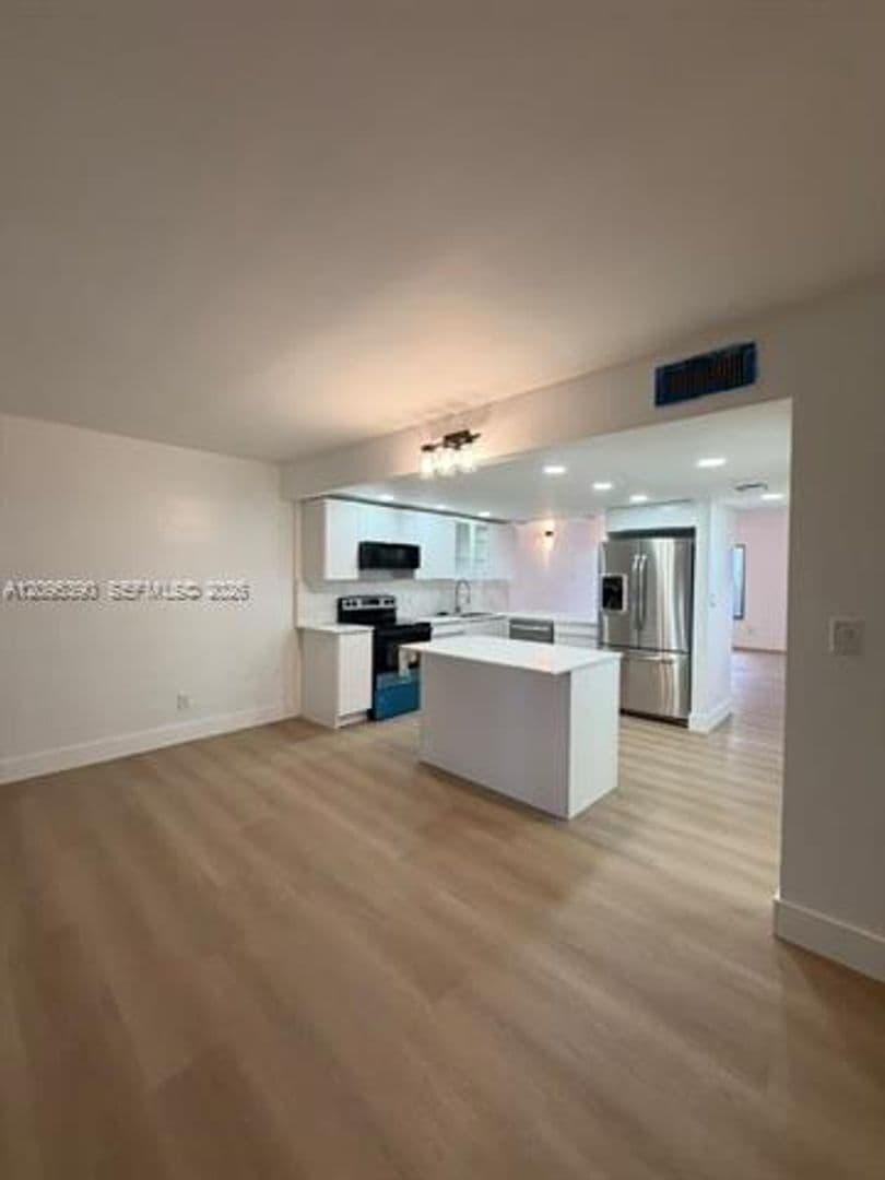 Plantation Townhome: 639 N University Dr th 17