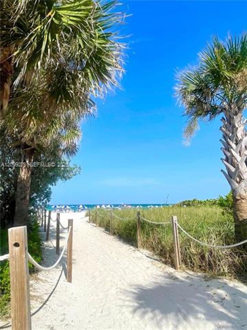 Miami Beach Condo: 5151 Collins Ave cu-921