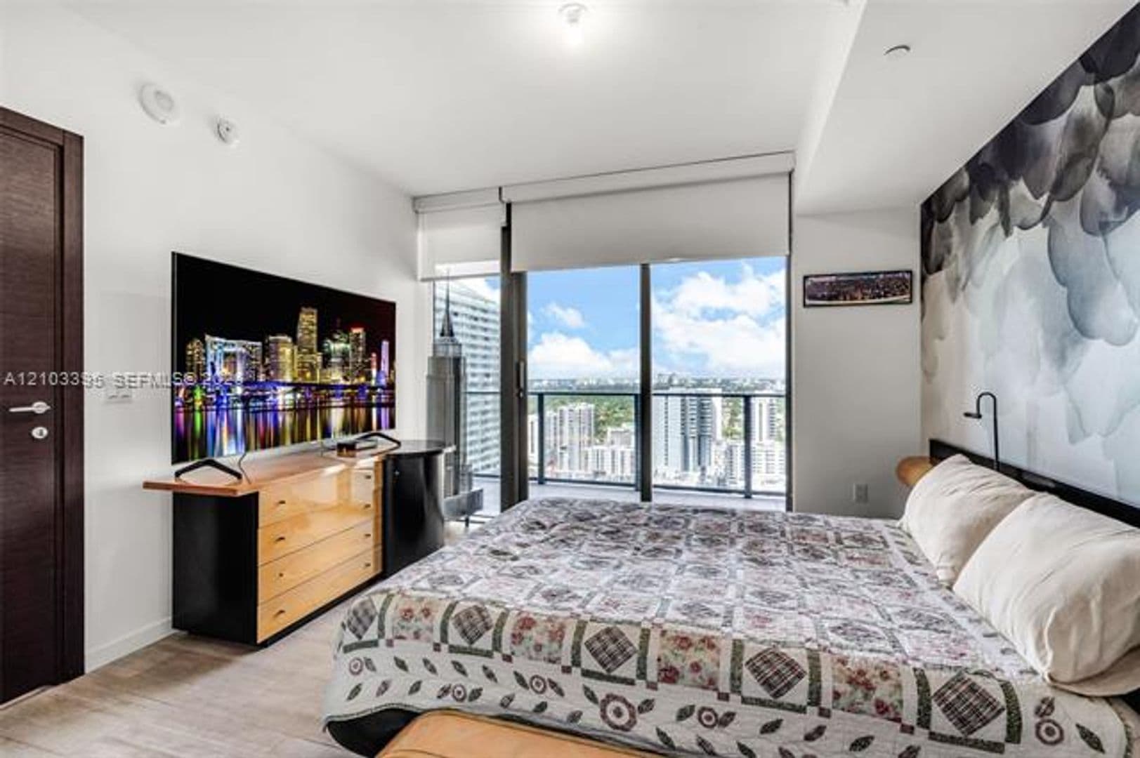 Miami Condo: 1000 Brickell Plz cu-3110
