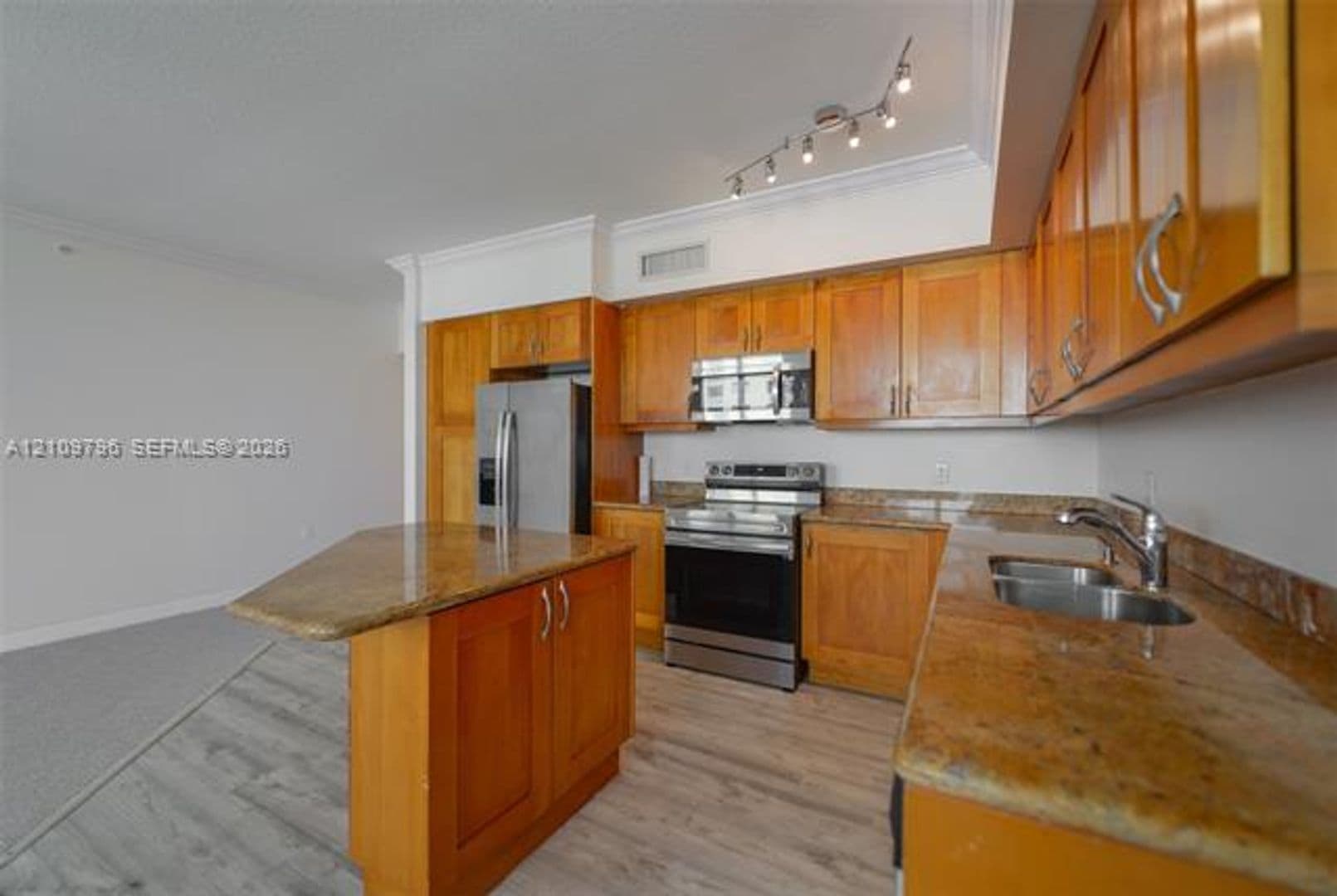 Hallandale Beach Condo: 1745 E Hallandale Beach Blvd cu-1903W