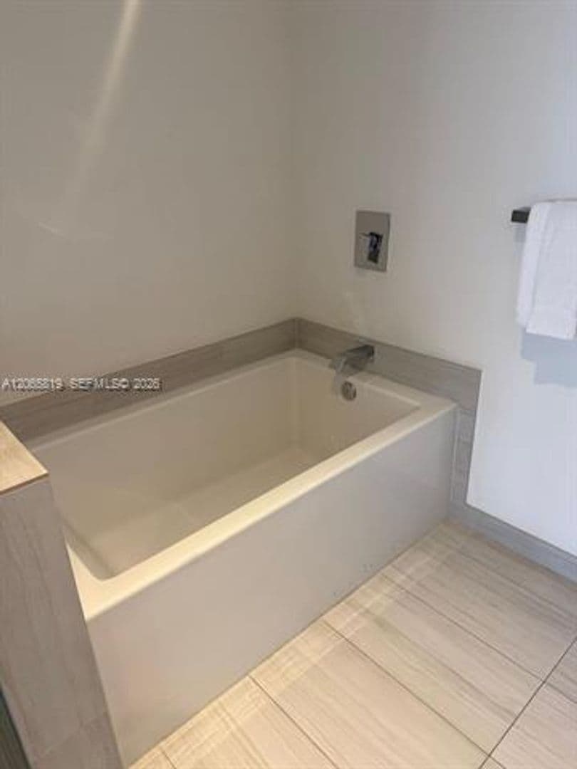 Hollywood Condo: 4010 S Ocean Dr cu-T3507
