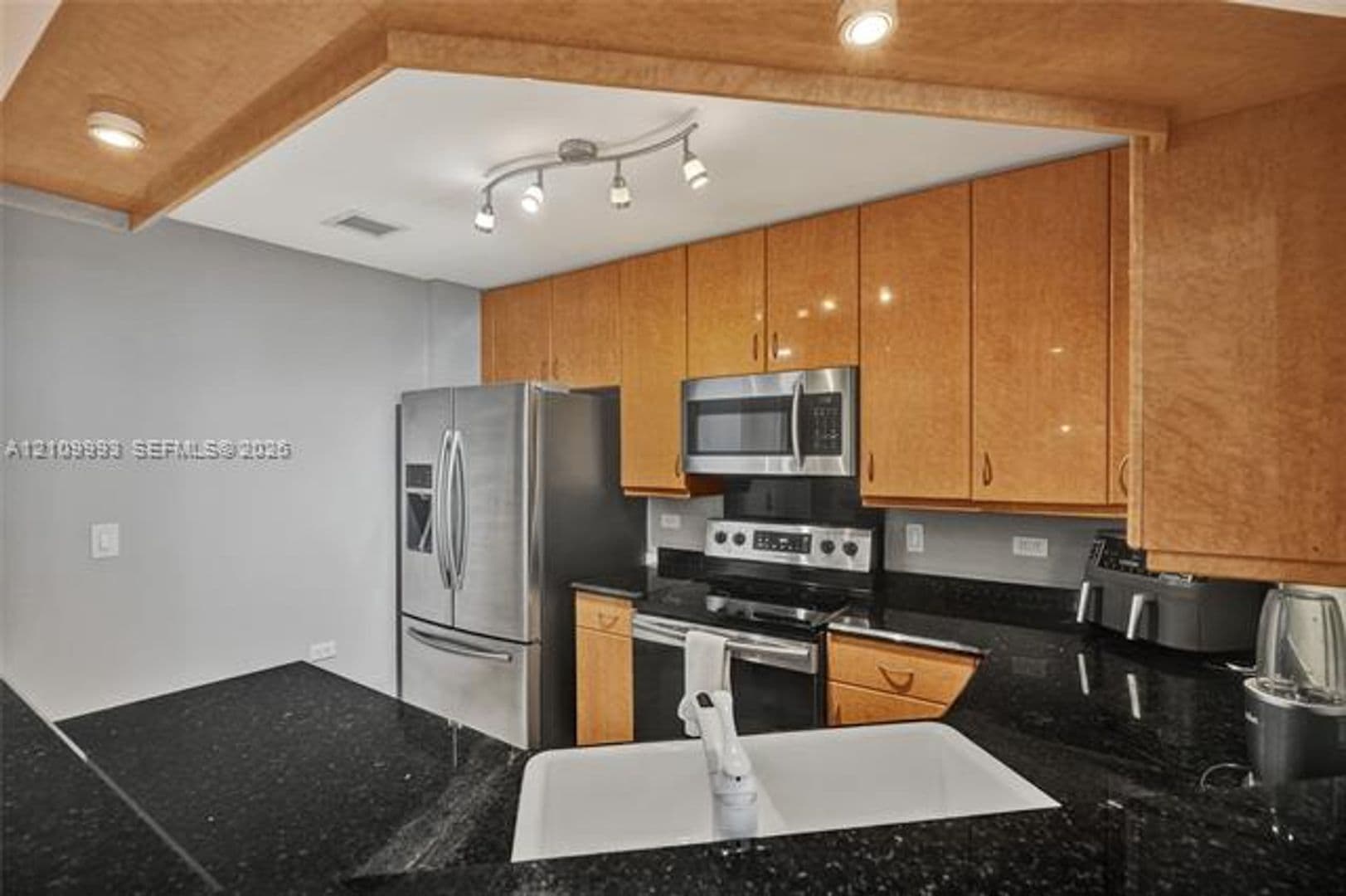 Miami Condo: 801 Brickell Key Blvd cu-808