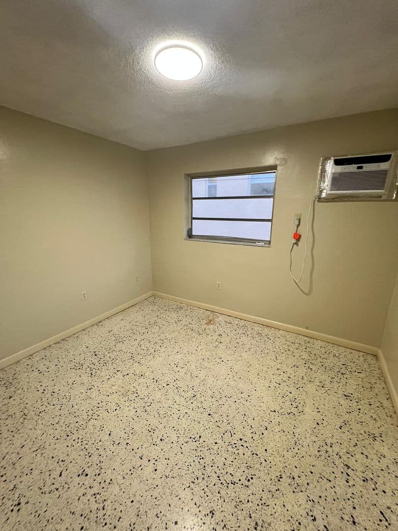 Miami Apartment: 1912 sw 2nd st apt 4