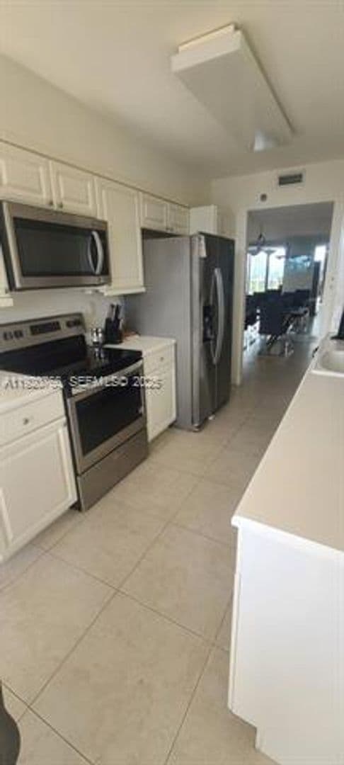 Aventura Condo: 3600 Yacht Club Dr cu-1204