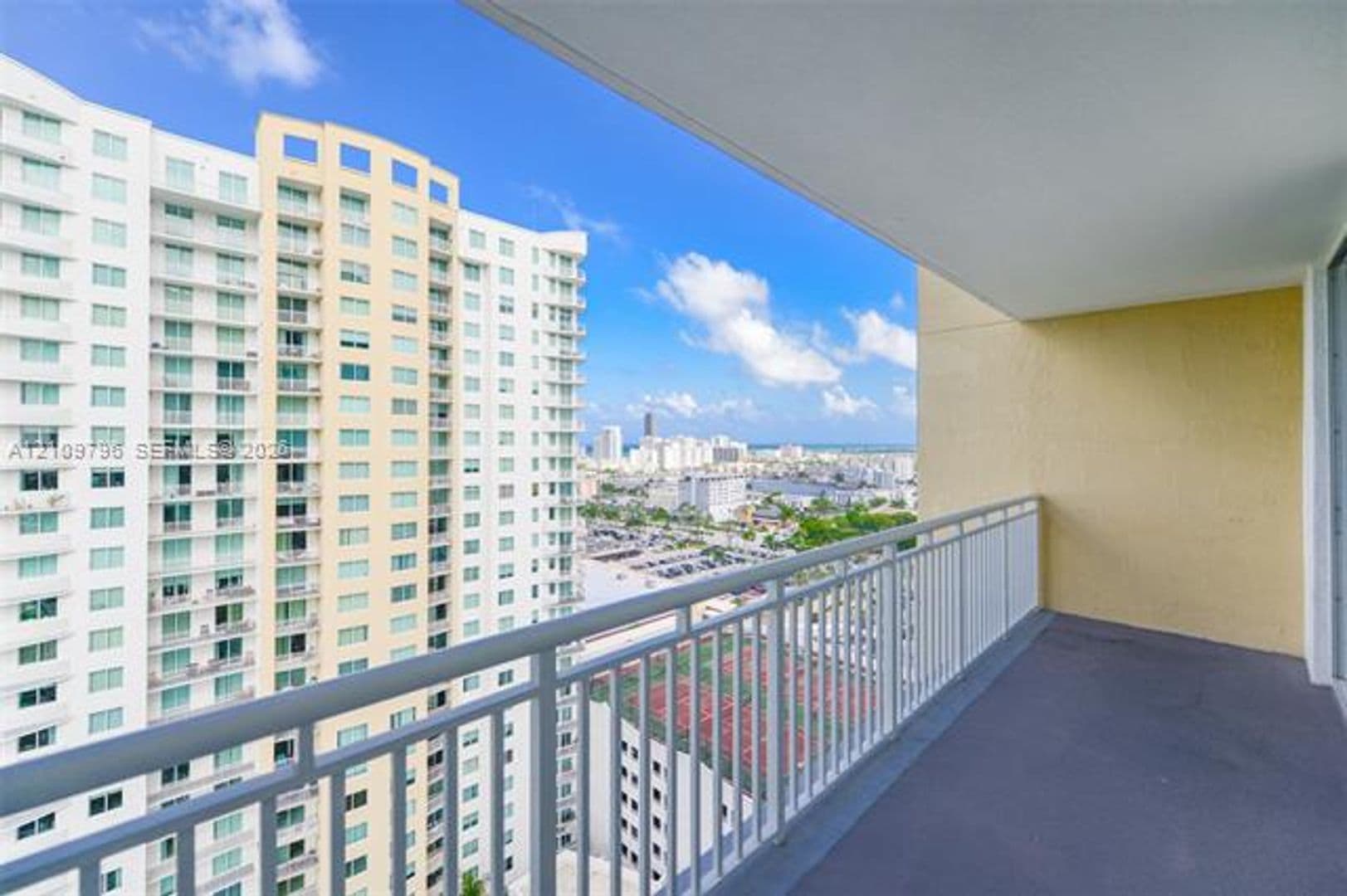 Hallandale Beach Condo: 1745 E Hallandale Beach Blvd cu-1903W