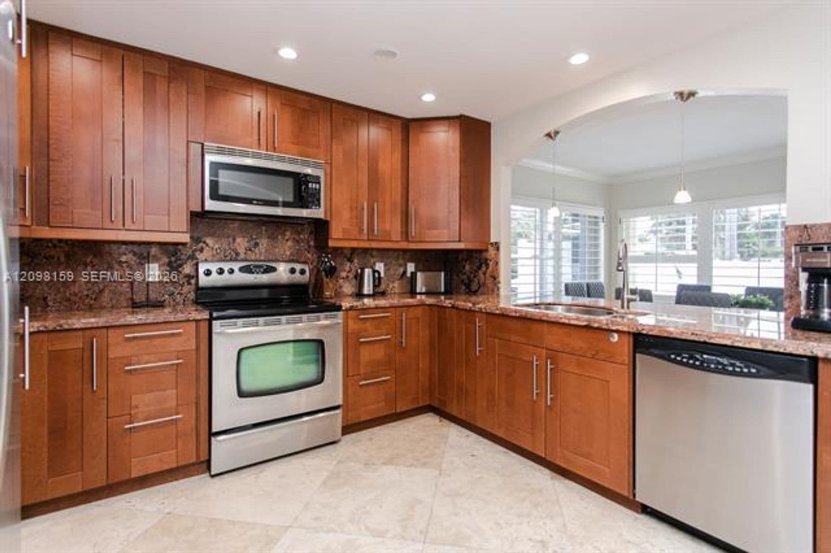 Hollywood House: 1254 Harrison St # 1254
