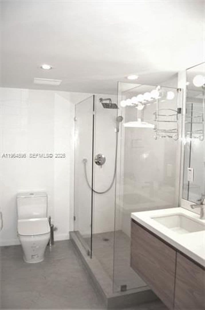 Miami Beach Condo: 2301 Collins Ave cu-504