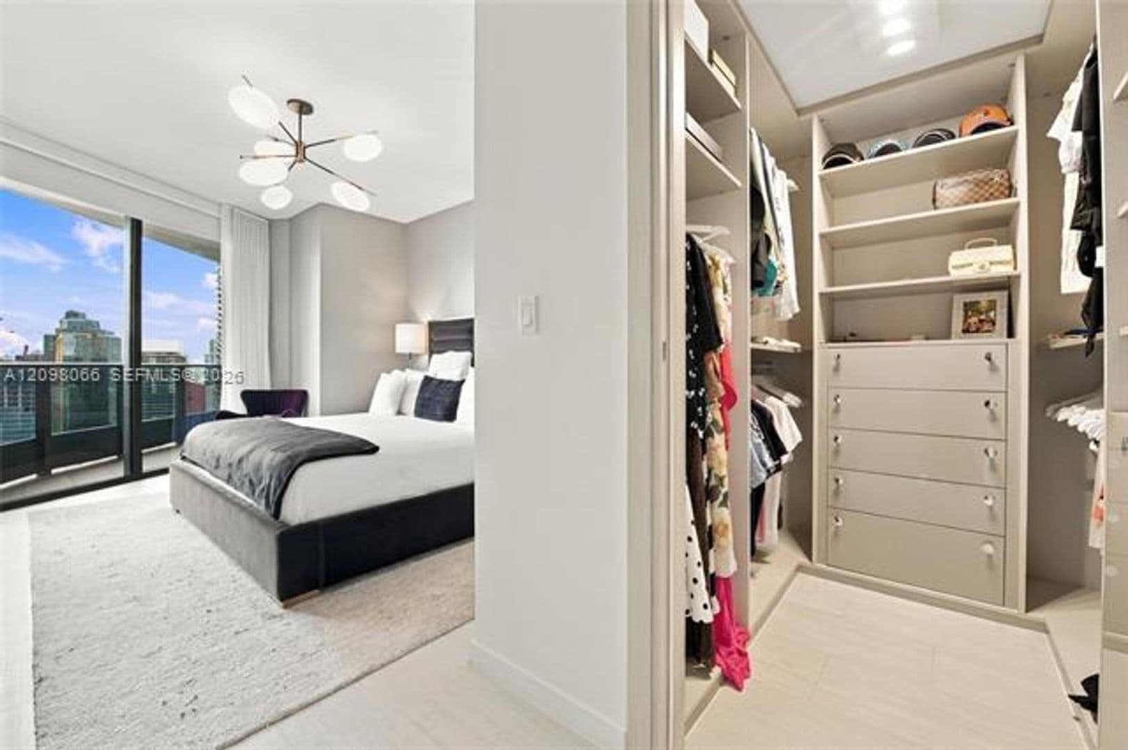 Miami Condo: 1000 Brickell Plz cu-3401
