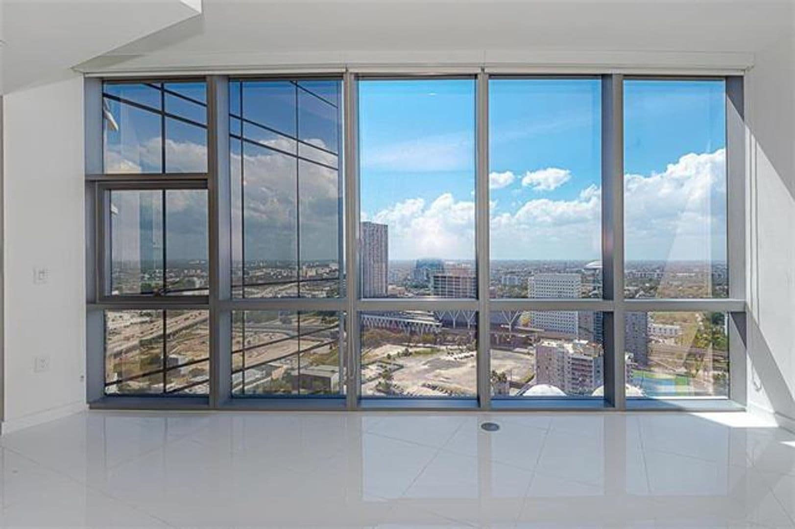 Miami Condo: 851 NE 1st Ave cu-2402