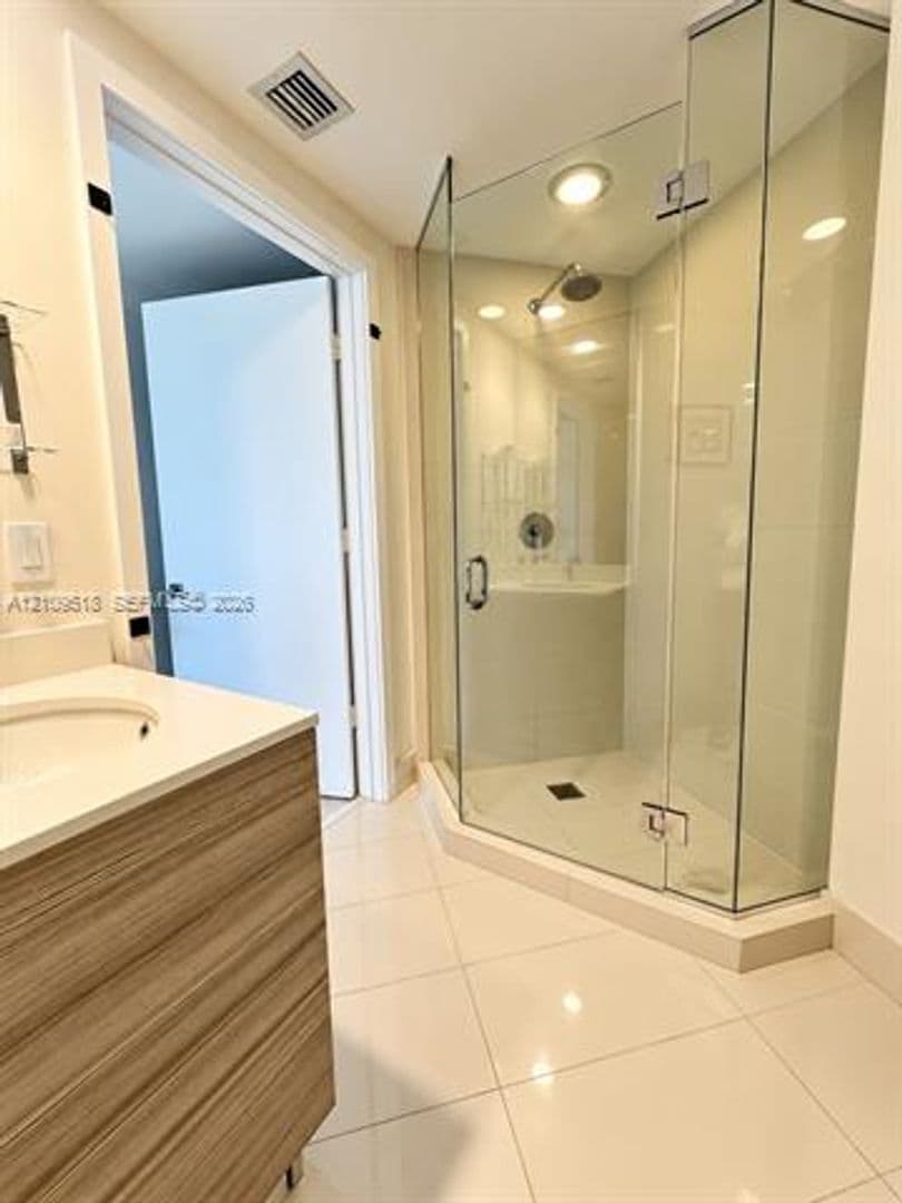Miami Condo: 121 NE 34th St cu-2016