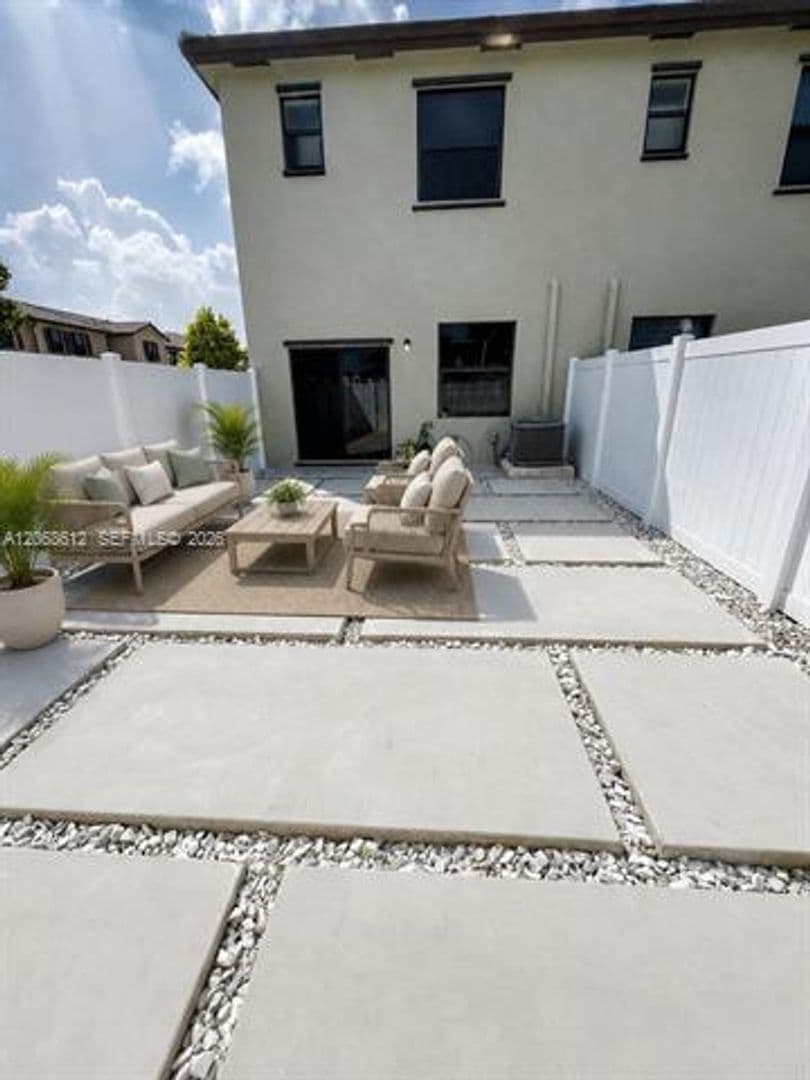 Hialeah Townhome: 3413 W 113th St th 3413