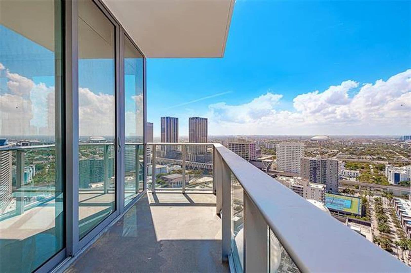 Miami Condo: 851 NE 1st Ave cu-2402