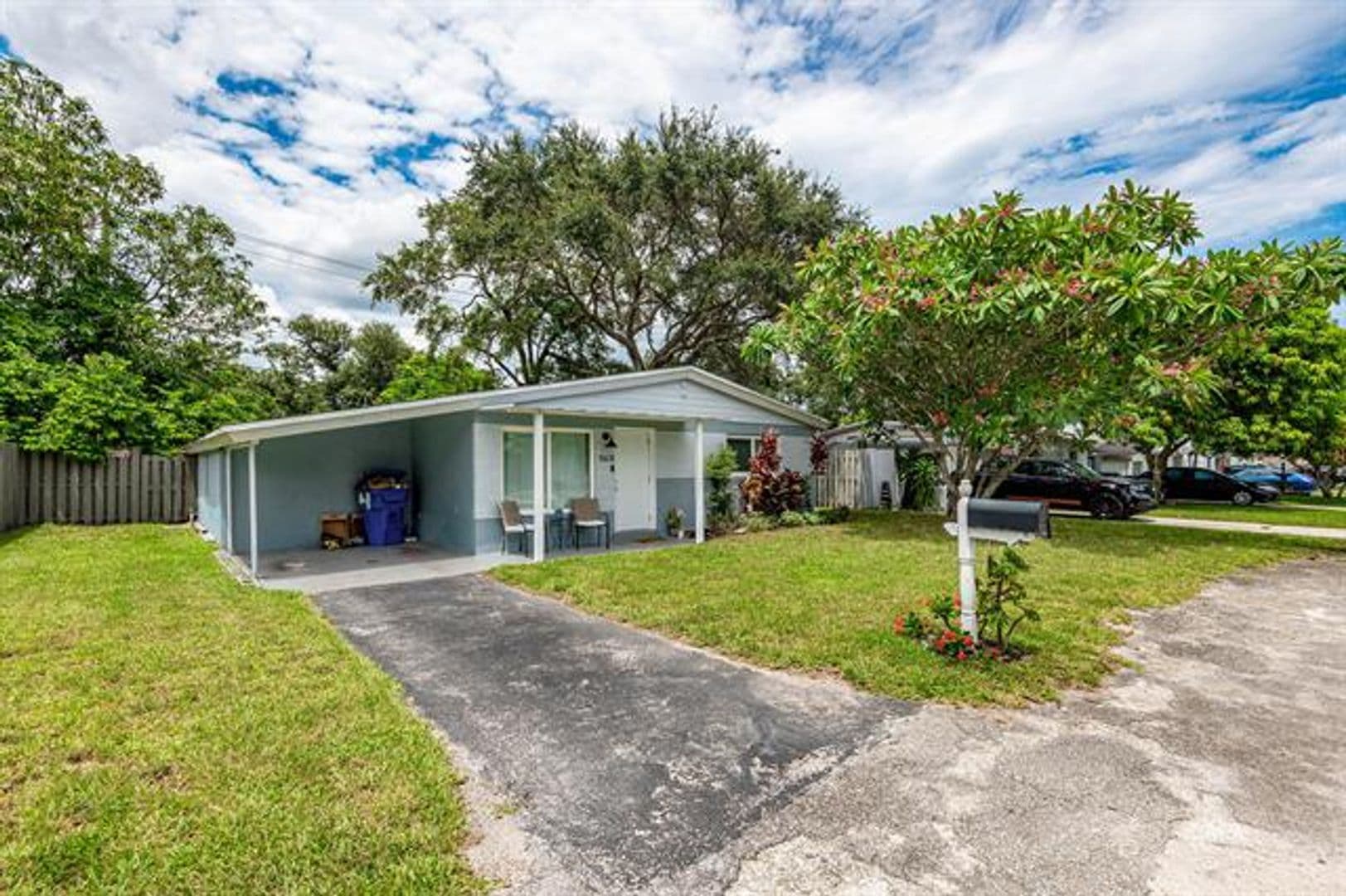 Hollywood House: 5631 Freedom St # 5631