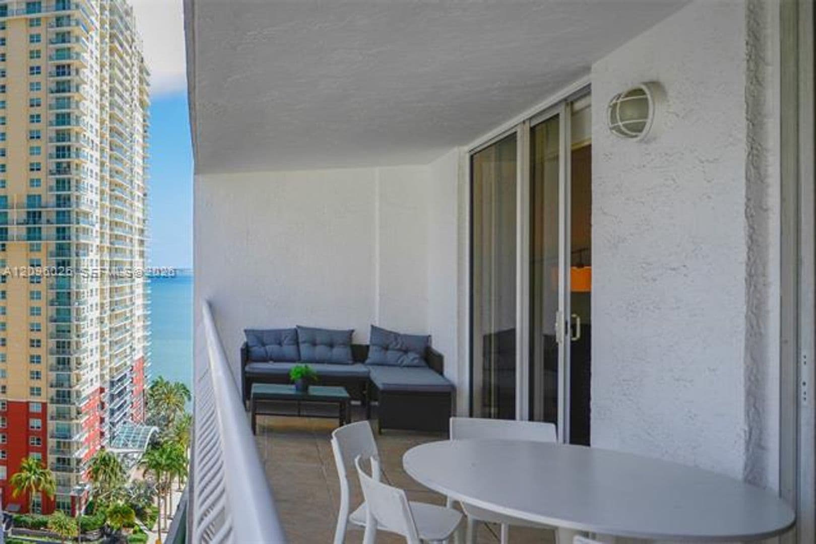 Miami Condo: 1200 Brickell Bay Dr cu-1720