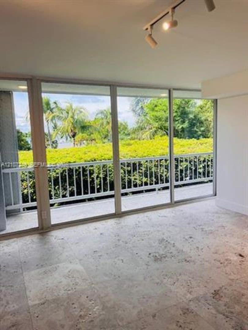 Key Biscayne House: 241 Harbor Dr # 241