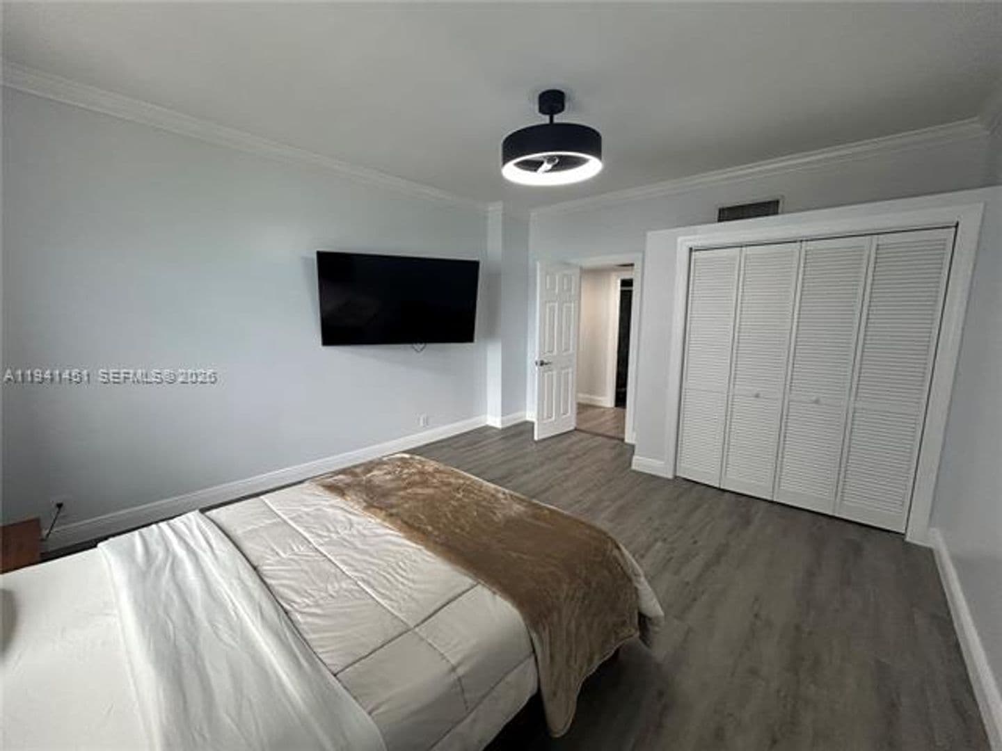 Hollywood Condo: 4001 S Ocean Dr cu-PH11