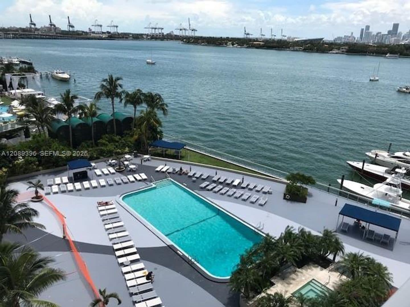 Miami Beach House: 1200 West Ave cu-830