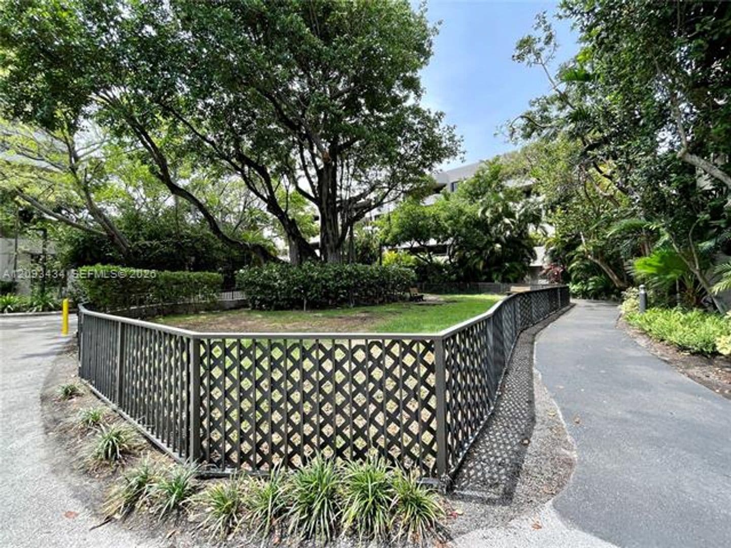 Key Biscayne Condo: 151 N Crandon Blvd cu-430