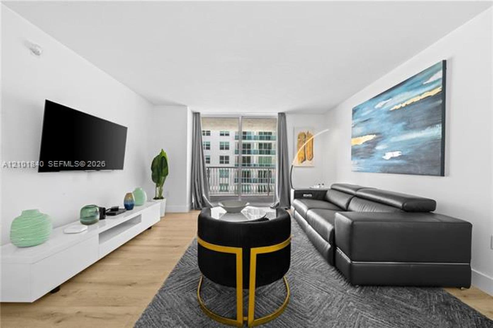 Miami Condo: 1200 Brickell Bay Dr cu-1907