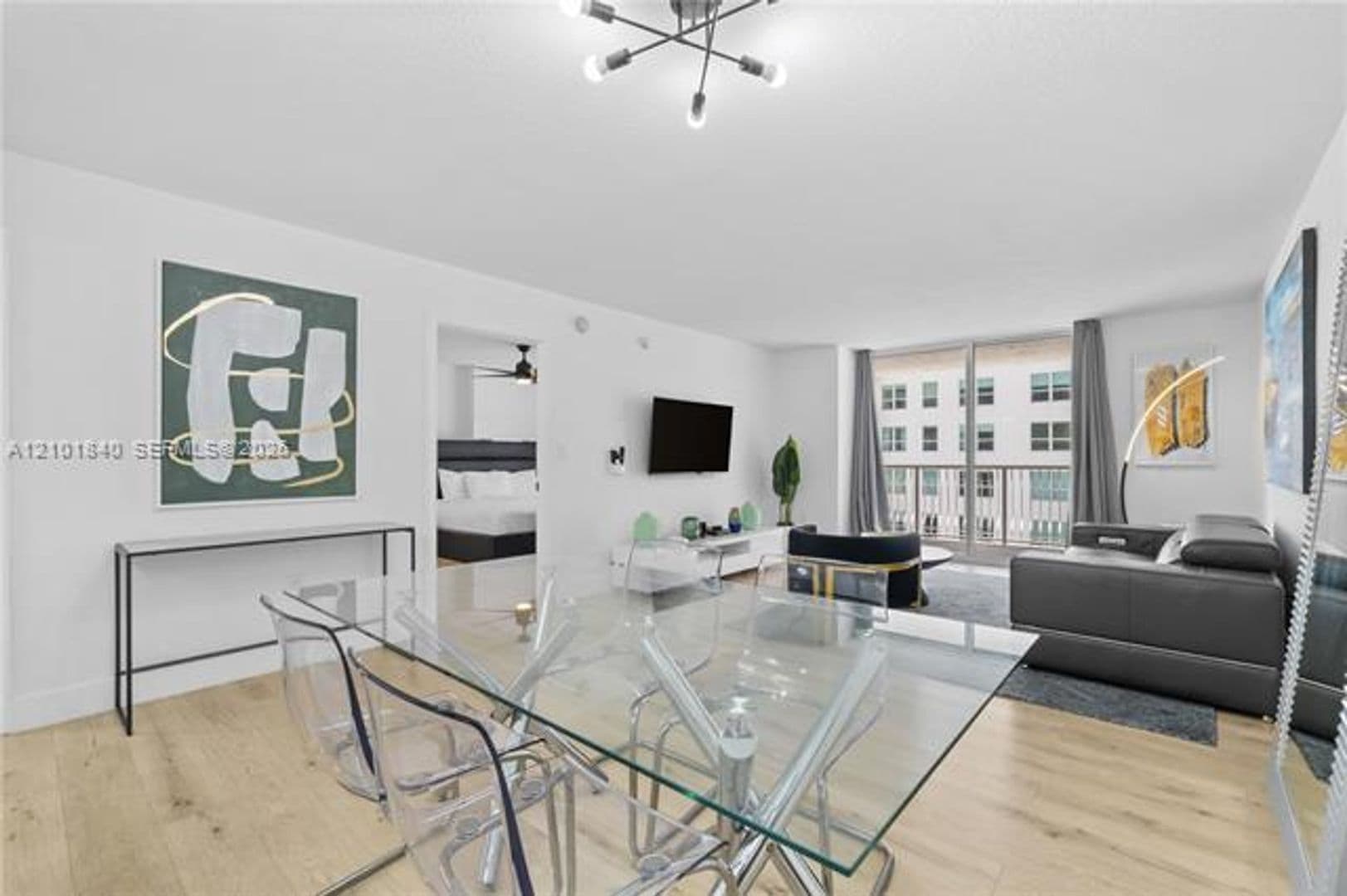 Miami Condo: 1200 Brickell Bay Dr cu-1907