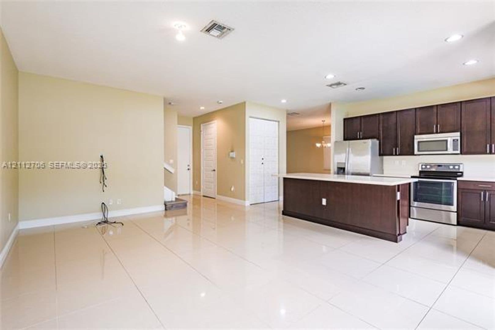 Miami House: 804 NE 191st St # 804