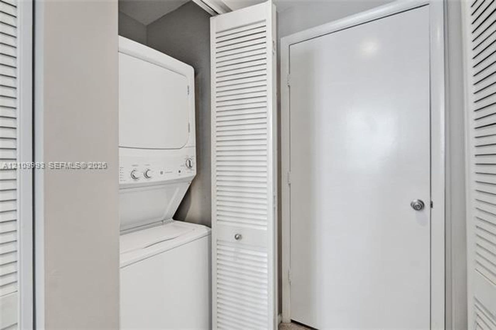 Miami Condo: 801 Brickell Key Blvd cu-808