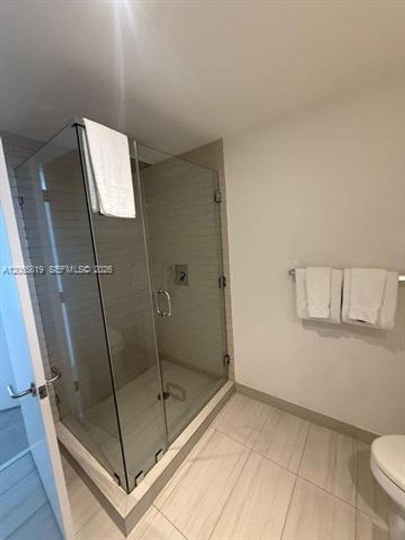 Hollywood Condo: 4010 S Ocean Dr cu-T3507