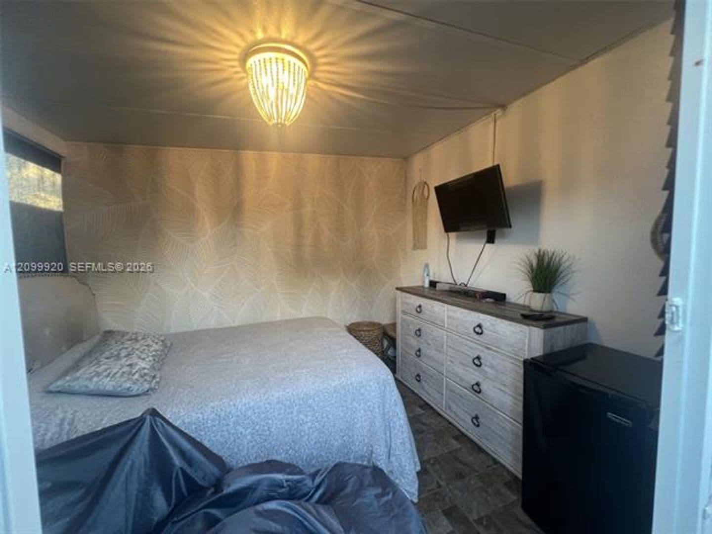Hollywood House: 5732 Fletcher St # 5732