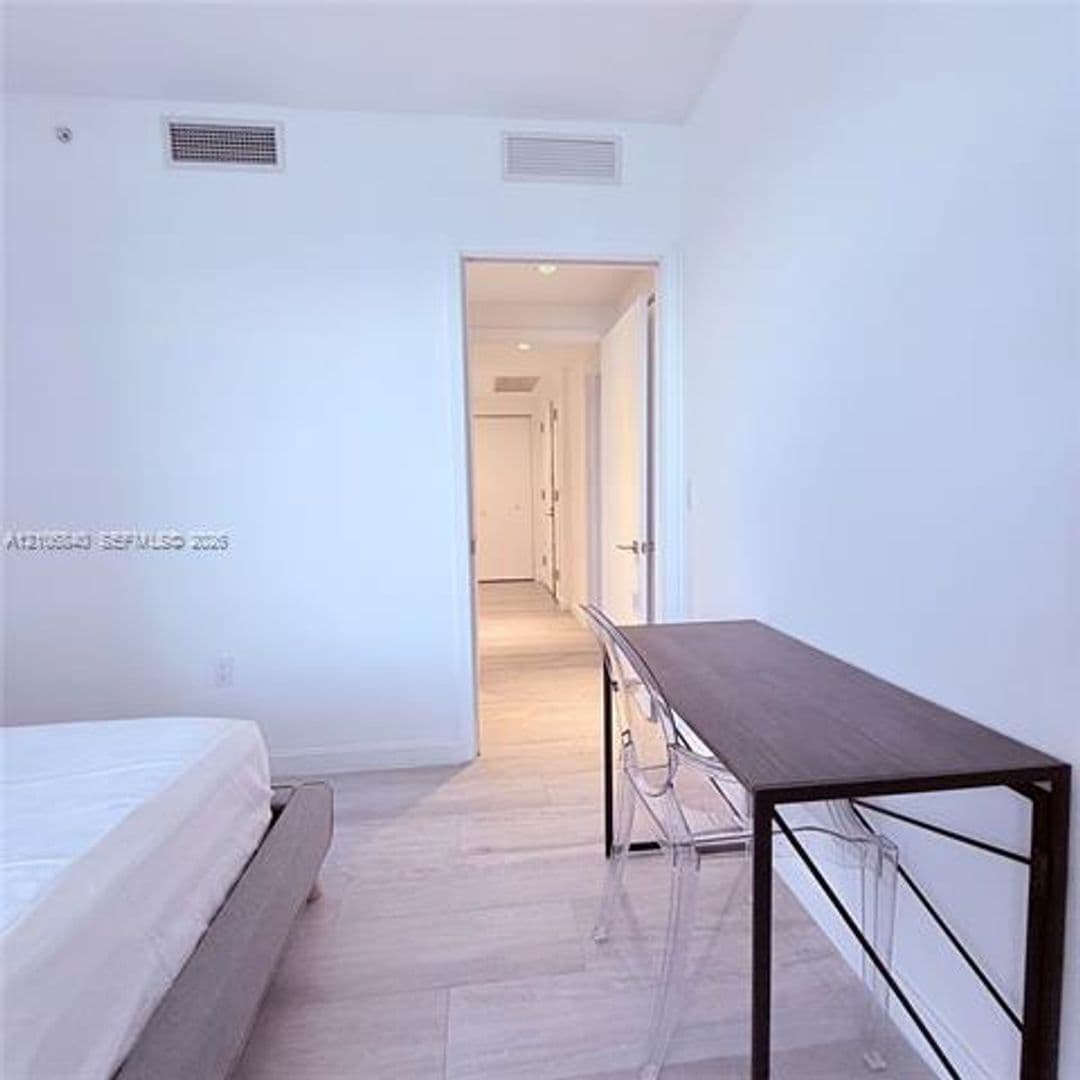 Miami Condo: 55 SW 9th St cu-3903
