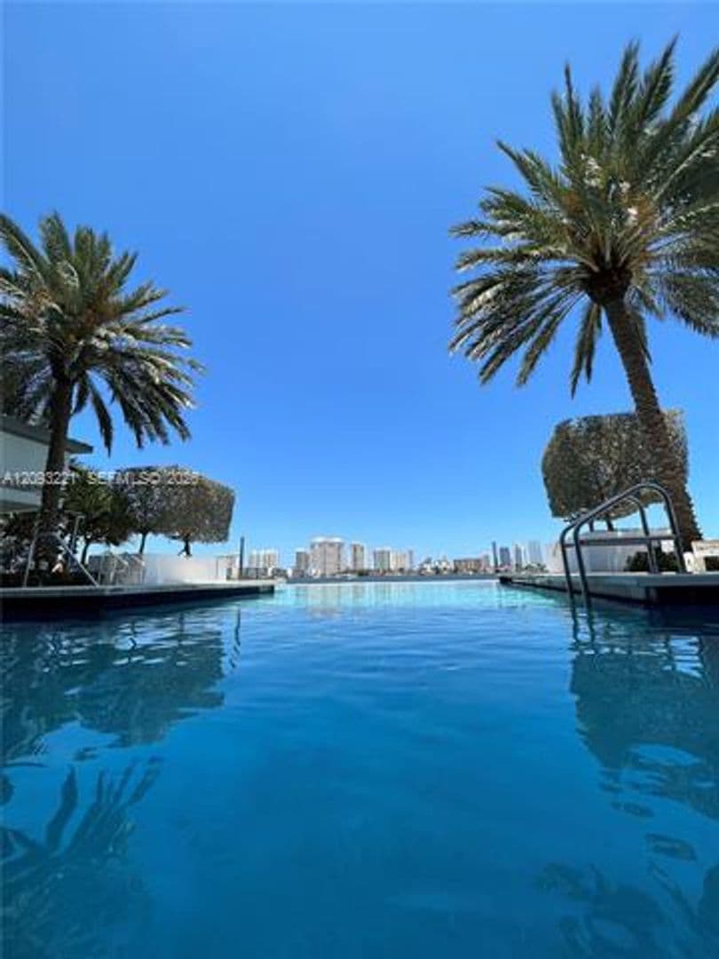 North Miami Beach Condo: 17301 Biscayne Blvd cu-1707