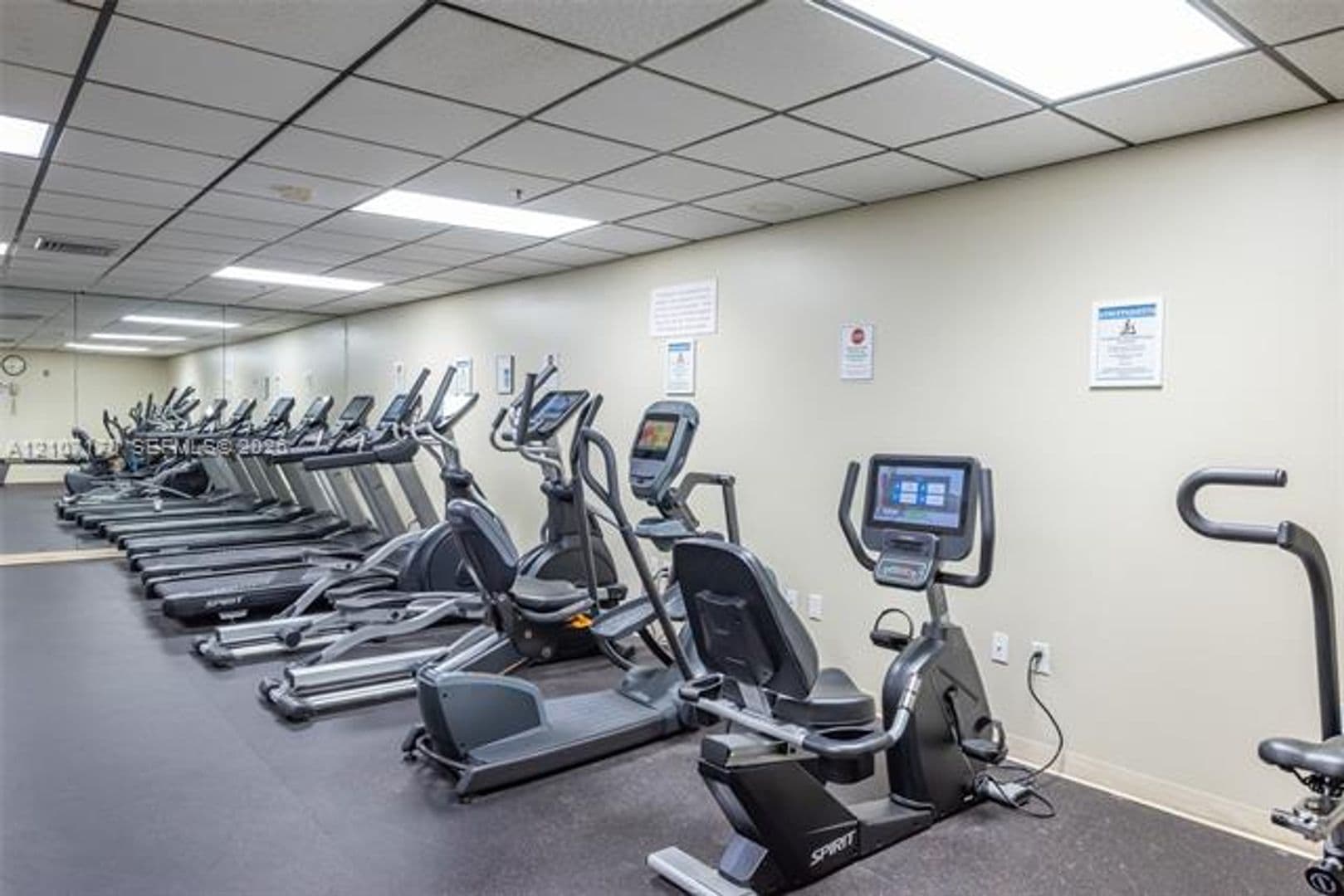 Hollywood Condo: 1201 S Ocean Dr cu-908S
