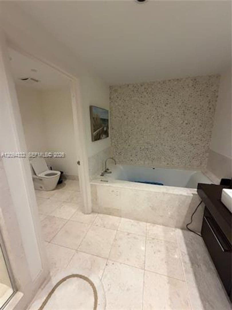 Sunny Isles Beach Condo: 17121 Collins Ave cu-904