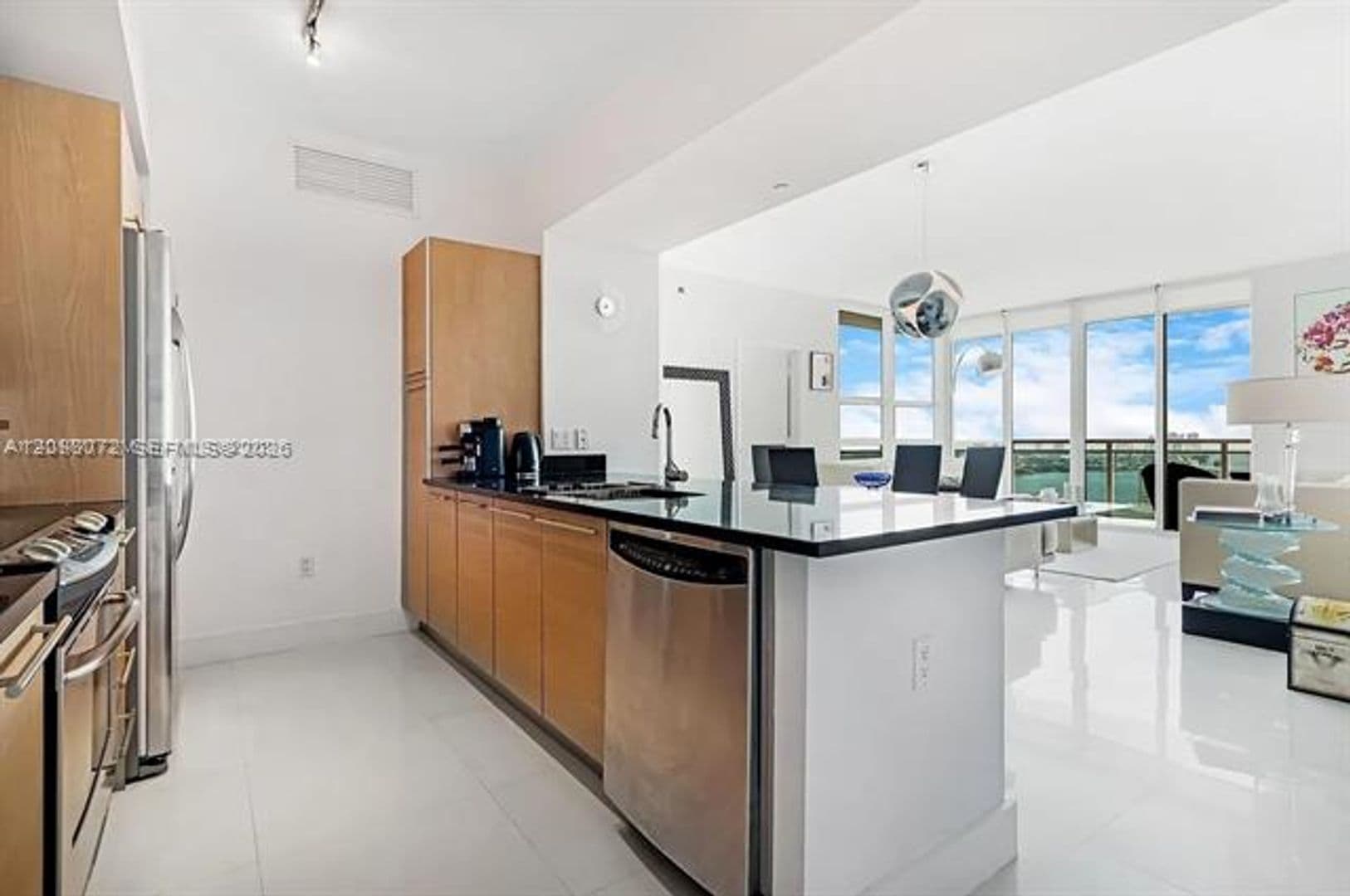 Miami Condo: 950 Brickell Bay Dr cu-3710