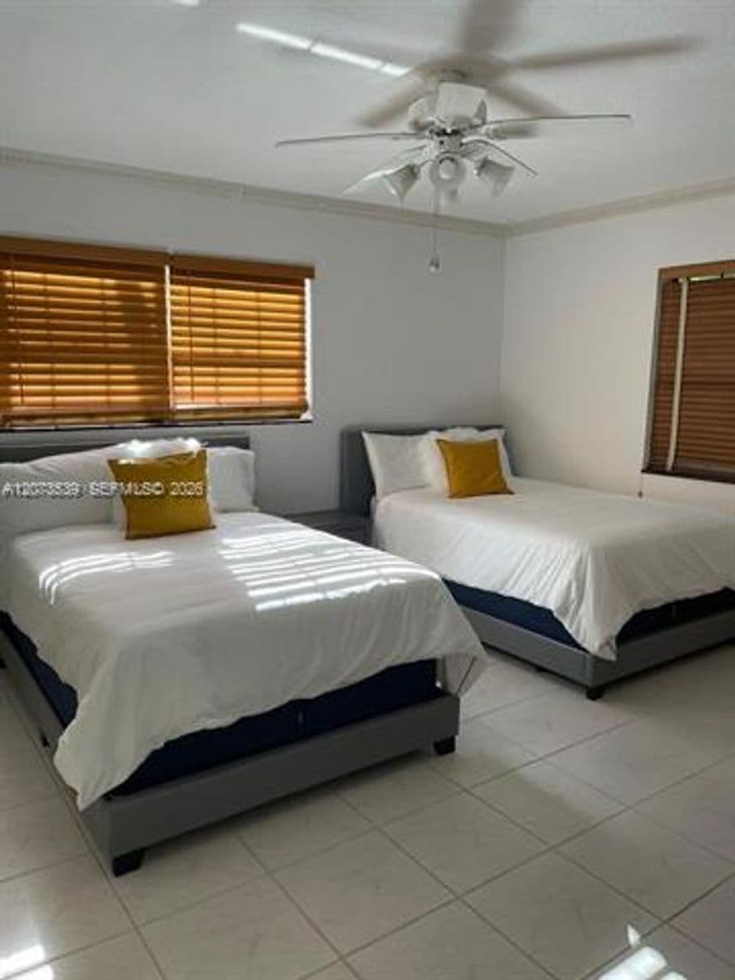 Hallandale Beach House: 612 Hibiscus Dr # 612