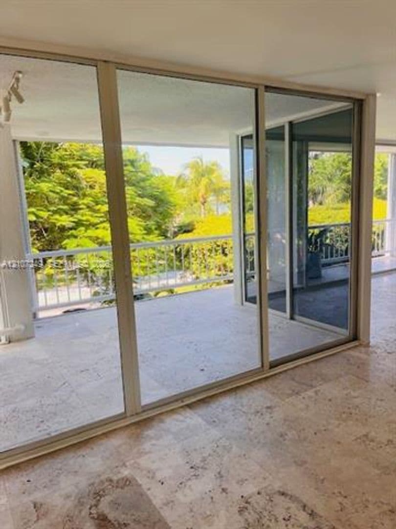 Key Biscayne House: 241 Harbor Dr # 241