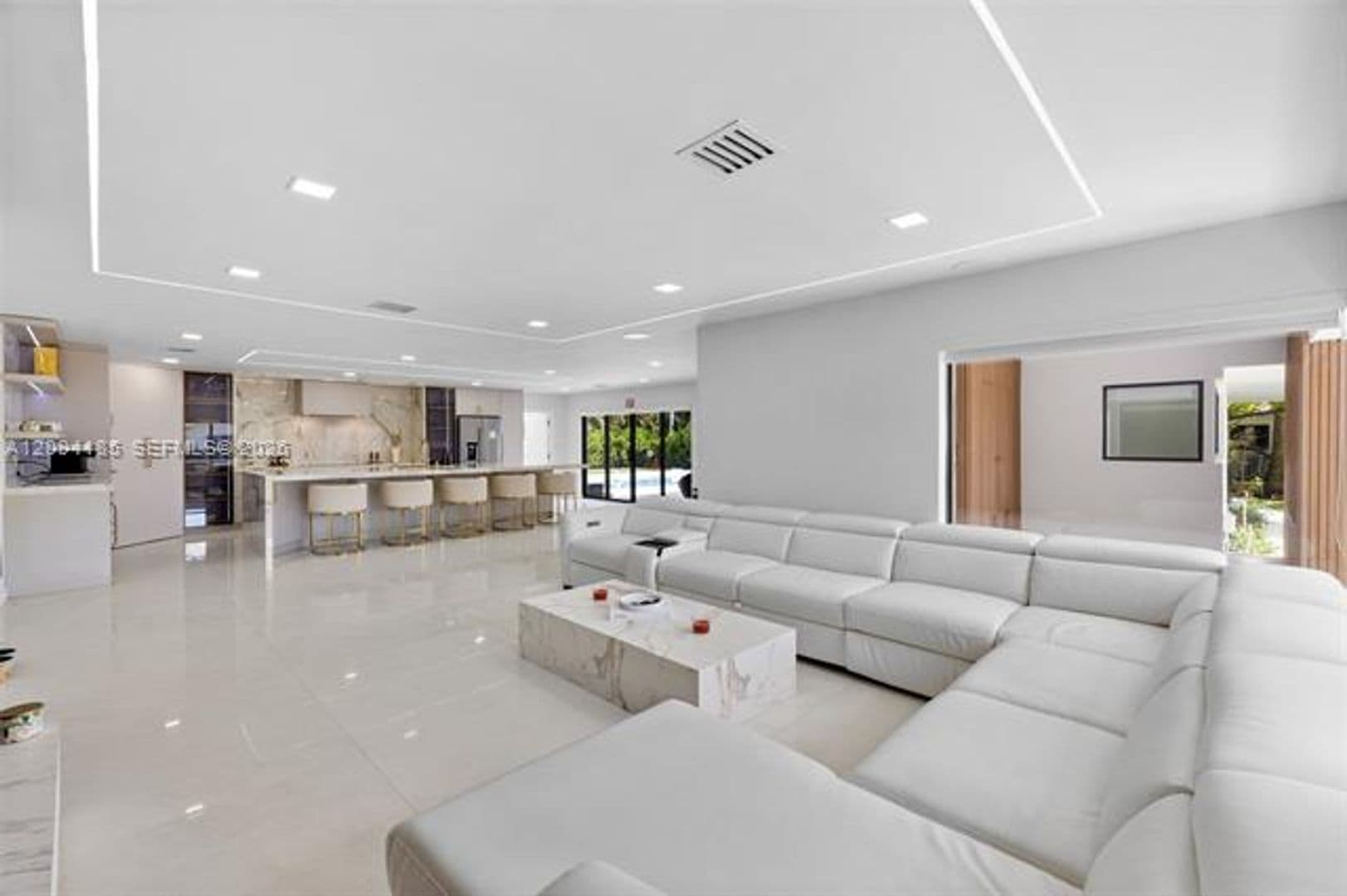 Hollywood House: 1117 Adams St # 1117