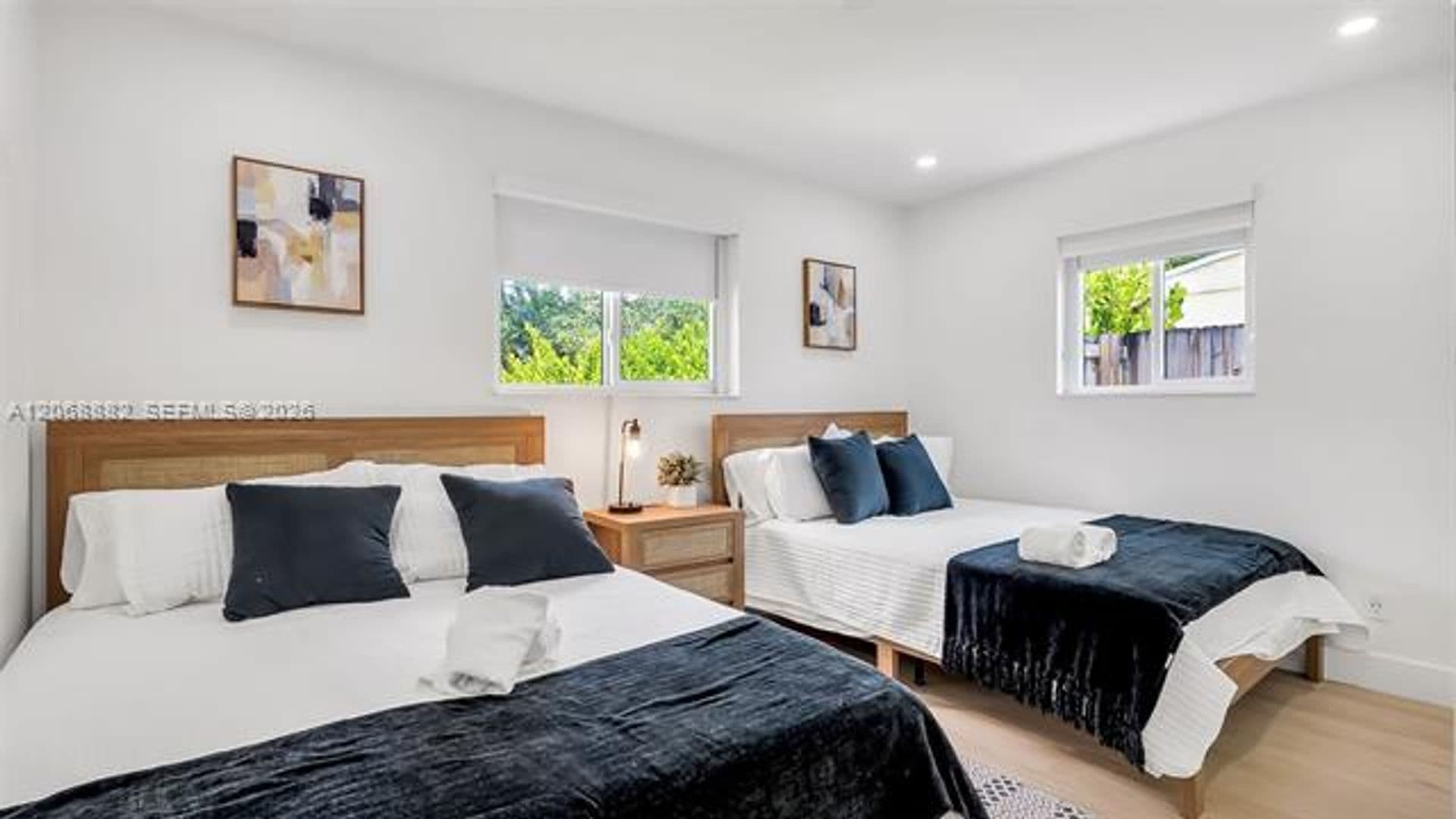 Hollywood House: 1116 N 31st Ave # 1116