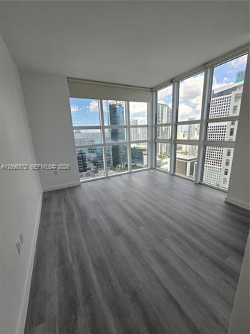 Miami Condo: 950 Brickell Bay Dr cu-3300