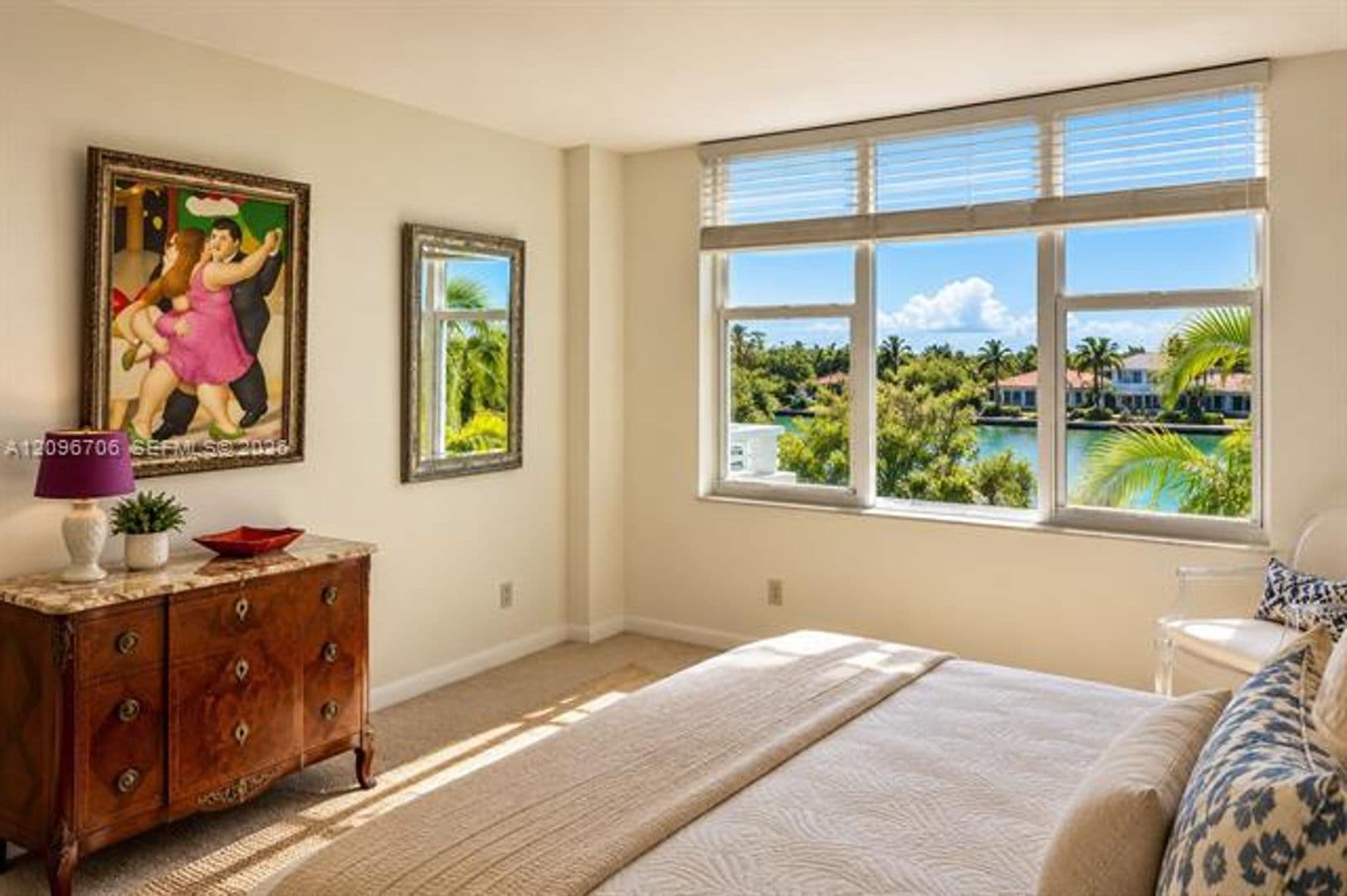 Miami Beach Condo: 5600 Collins Ave cu-4P